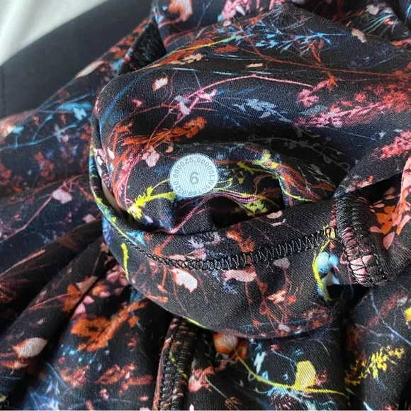 Lululemon Invigorate High-Rise Tight 25" Topography Multi, Size 6 - Picture 9 of 9